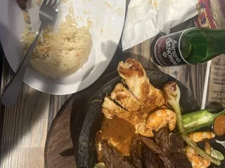 La Cruda Mariscos & Grill