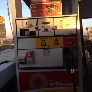 Nothing shows that the price I different if you pay cash or that you can't use a debit card !!!