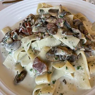 Pappardelle with bacon and mushrooms