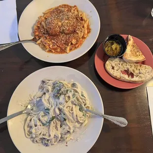 mushroom alfredo &amp; cavatelli &amp; what's left of the bread and peppers.......