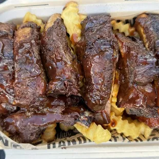 Half rack bbq ribs with fries