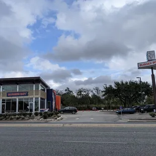 the outside of the restaurant