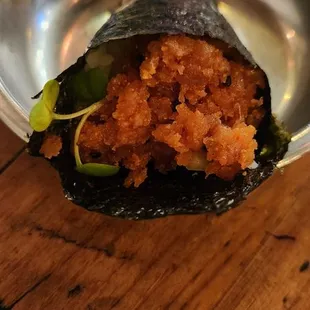 Spicy tuna handroll