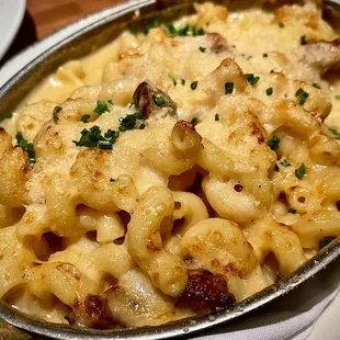 NUESKE&apos;S SMOKED BACON STEAK MAC AND CHEESE