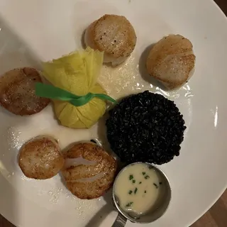 PAN SEARED U-10 SCALLOPS