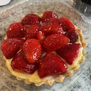Strawberry cream pie