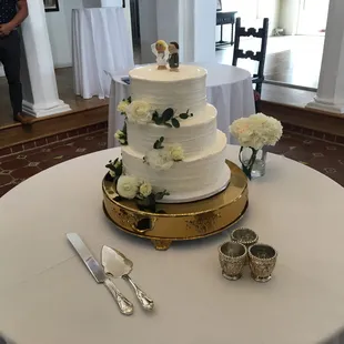 DELICIOUS "confetti" wedding cake with vanilla buttercream frosting that Stefanie made for our wedding.