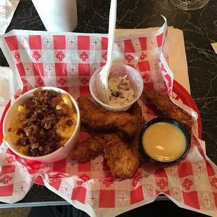 The Quatro with bacon mac and cheese. All of it was awesome. Homemade honey mustard is some of the best I've ever had.