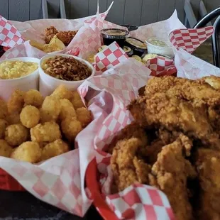 food, chicken wings and fried chicken