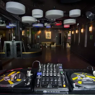 Photo by Allen Passalaqua (angryf)