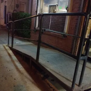 Rampa para sillas de ruedas. A wheelchair accessible.