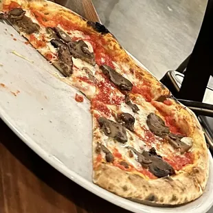 Cheese and mushroom pizza