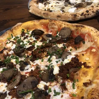 Funghi (White Pizza)