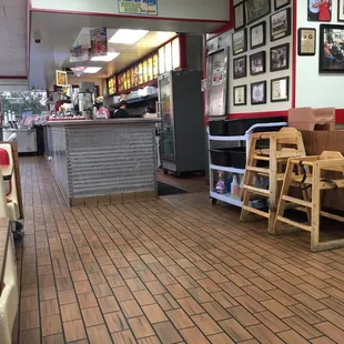 the inside of a fast food restaurant