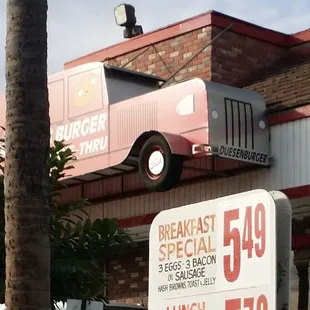 This place never has customer's we getting fries only