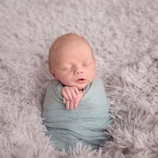 Newborn Photographer Kansas City metro