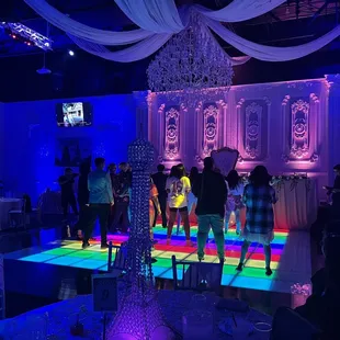 How beautiful is that dance floor?‍