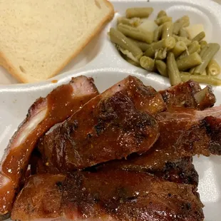 4 Rib Bones with Green Beans