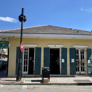 Fahy&apos;s Irish Pub Storefront and Entrance