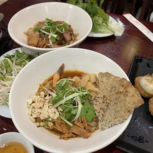 Cao lau, mi quang IG: @bobabitchess