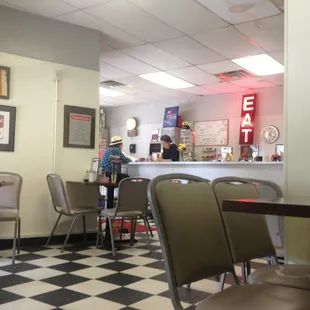 diners waiting for customers