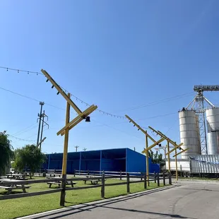 Lean-to area for additional seating