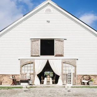 The beautiful barn at Fair Winds Farm.  Photos by www.bettybryantphotography.com