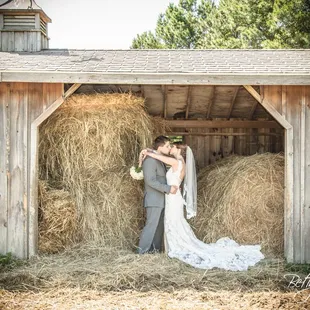 The little barn at Fair Winds Farm.  One of our cermony sites.  Photos by www.bettybryantphotography.com