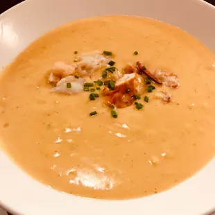 a bowl of soup with croutons