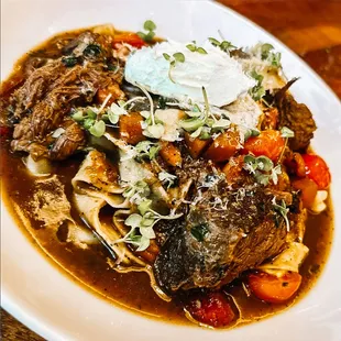 PINOT NOIR BRAISED SHORT RIB
pappardelle, stewed tomatoes, mascarpone