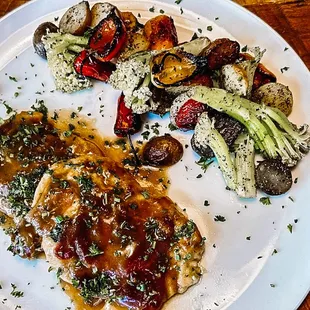 CHICKEN SALTIMBOCCA
proscuitto, sage, marsala reduction, caulilini, sweet cherry peppers, marbled potato