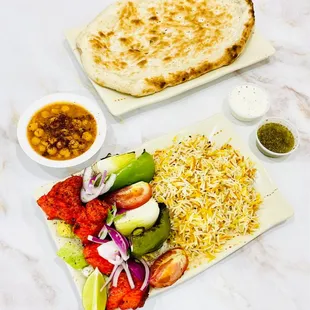 Combo Chicken and Grill Veggie Healthy meal comes with 3 free sides