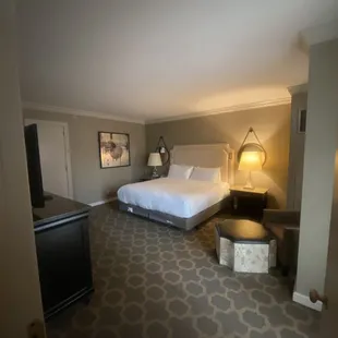 Suite: king bedroom