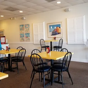 Beautiful Cafe with open kitchen seating about 30.