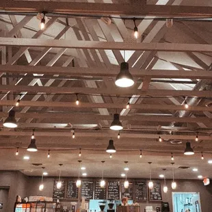 Es un lugar súper bonito y hogareño! Y el café muy rico y económico. It such a amazing place to be! Feels like home, the coffee it's great.