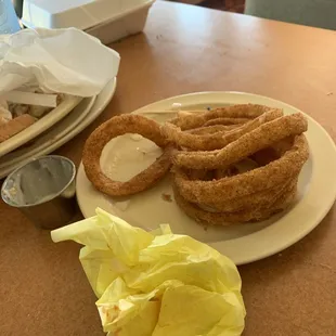 Muy pocas veses e salido tan desepcionado por una comida.. hay les deje los onion rings están bien malos