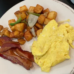 a plate of breakfast food