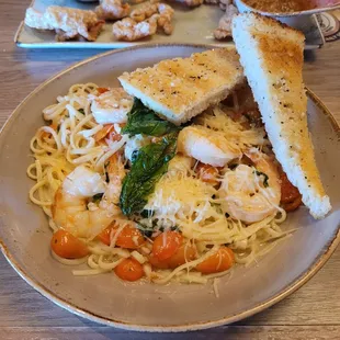 Shrimp scampi pasta