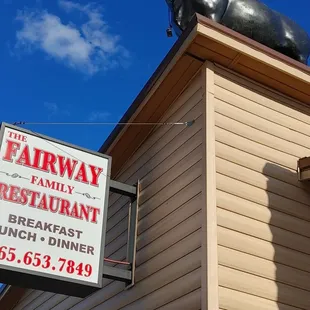 the sign for the restaurant