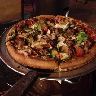 House special pizza - enjoy it ever time we com here with some Draft Beers!