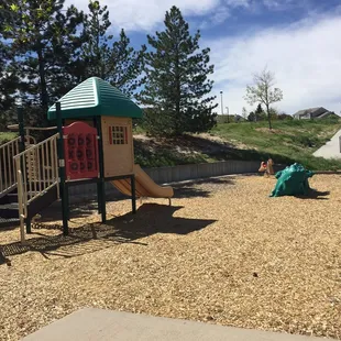 5 and under play area.
