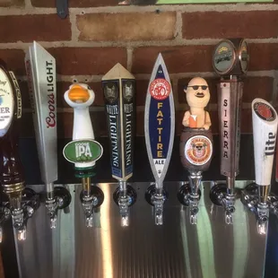 10 rotating beers on tap!