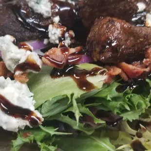 Black and bleu steak salad