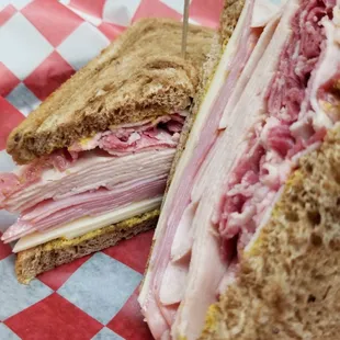 Deli stack