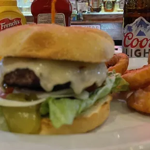 Cozy place with a good burger.