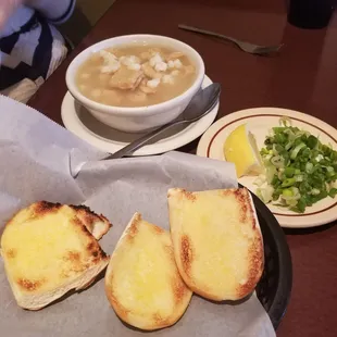 Small menudo,  toasted bread