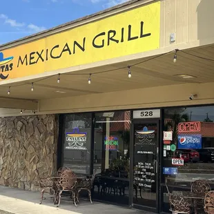 Right there on Oakfield, next to the Taste of Berlin German restaurant