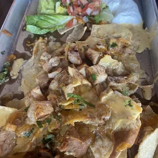 Nacho appetizer with chicken fajitas