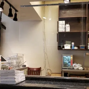 Front desk/food delivery pick up