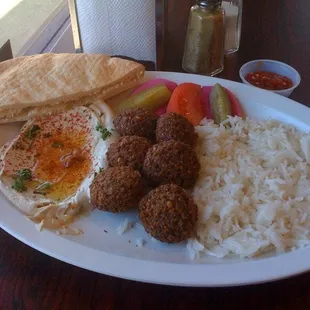 Falafel plate with rice and hummus